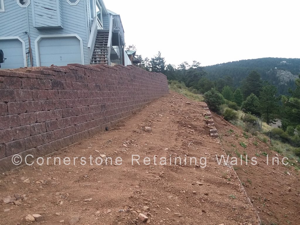 This retaining wall was built with Dover block, red blend from the AB Europa® collection.